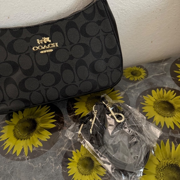 Coach Black Signature Shoulder Bag with Gold Chain Strap - Picture 2 of 3